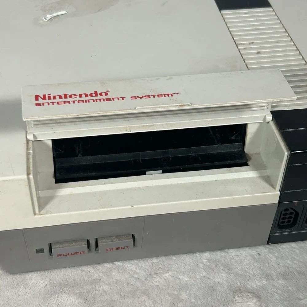 Vintage Nintendo NES-001 Entertainment System Controllers Video Games Lot OEM